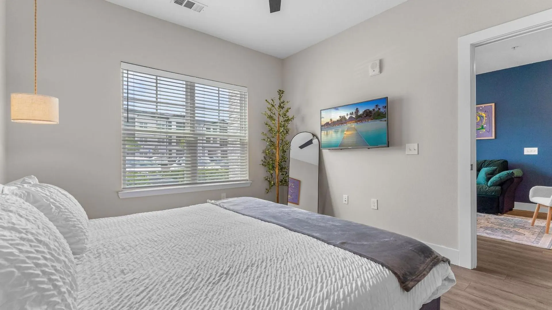 Private Full Pet-Friendly King Condo, Pool, Gym, Near Parks Orlando 0*,  United States