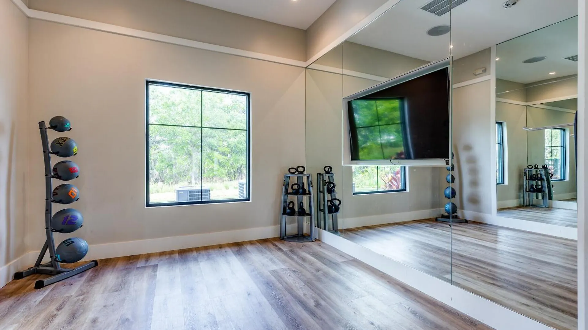 Private Full Pet-Friendly King Condo, Pool, Gym, Near Parks Orlando 0*,  United States