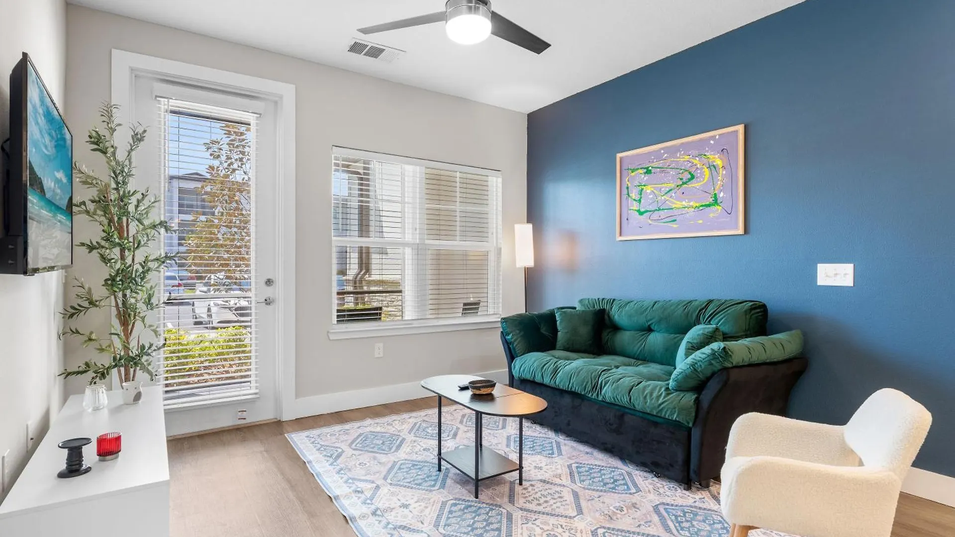 Private Full Pet-Friendly King Condo, Pool, Gym, Near Parks Orlando